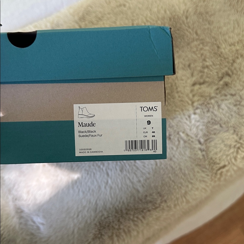 Toms - Picture 3 of 7